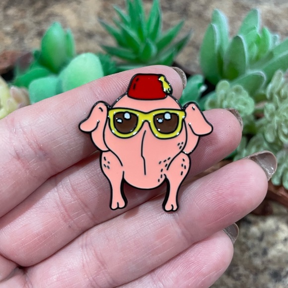 Friends Turkey Pin - Picture 6 of 6